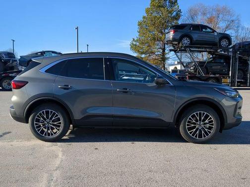 2025 Ford Escape SE