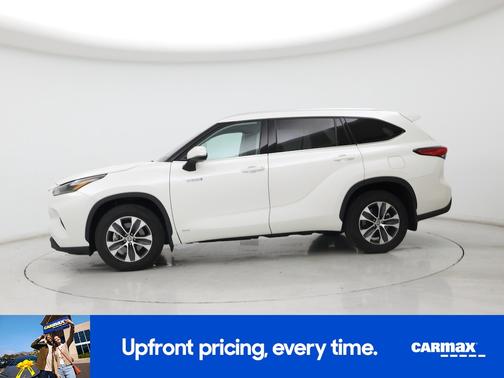 White 2021 Toyota Highlander Hybrid XLE