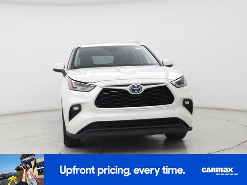 White 2021 Toyota Highlander Hybrid XLE