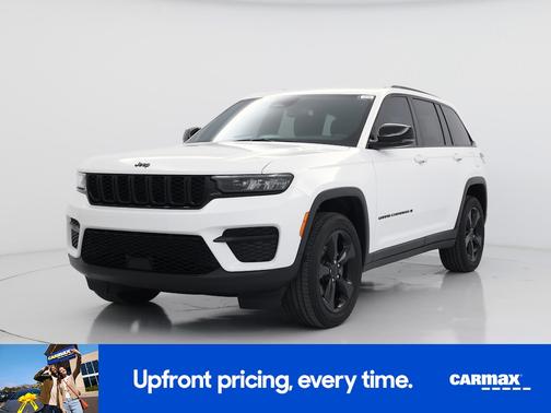 White 2023 Jeep Grand Cherokee Altitude