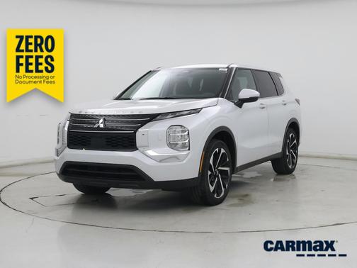 White 2022 Mitsubishi Outlander ES