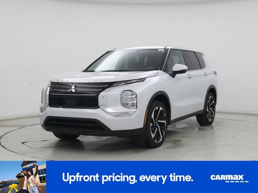 White 2022 Mitsubishi Outlander ES