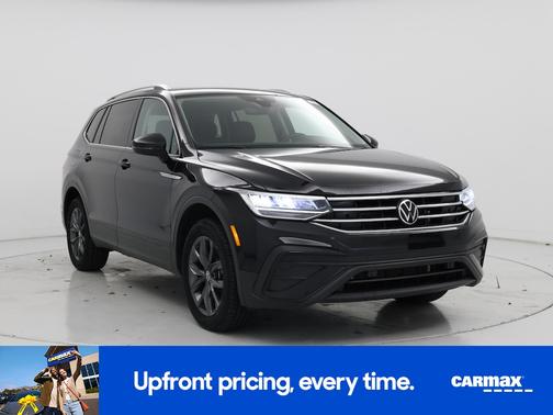 Black 2023 Volkswagen Tiguan SE