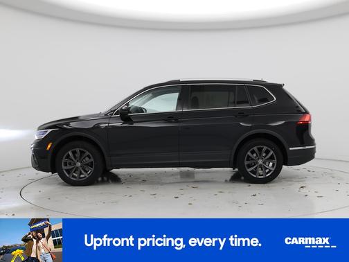 Black 2023 Volkswagen Tiguan SE