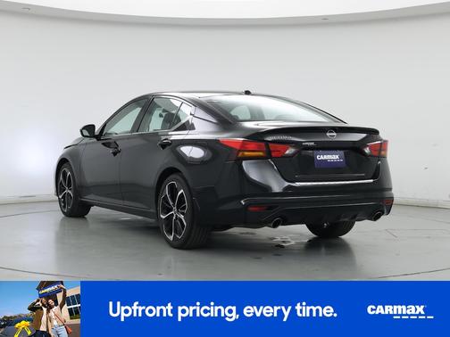 Black 2023 Nissan Altima SR