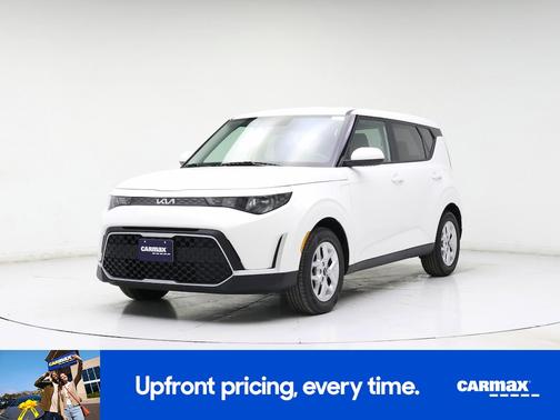 White 2025 Kia Soul LX