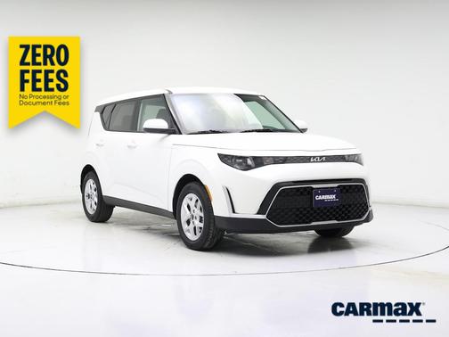 White 2025 Kia Soul LX