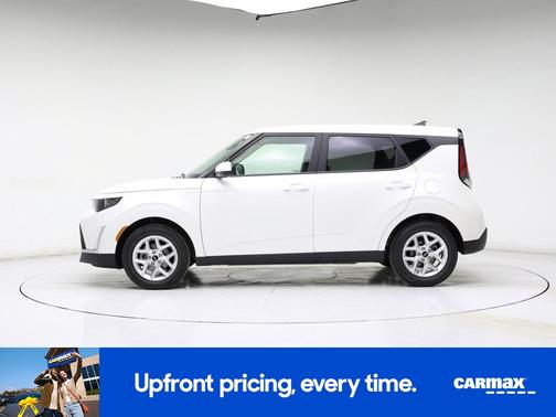 White 2025 Kia Soul LX