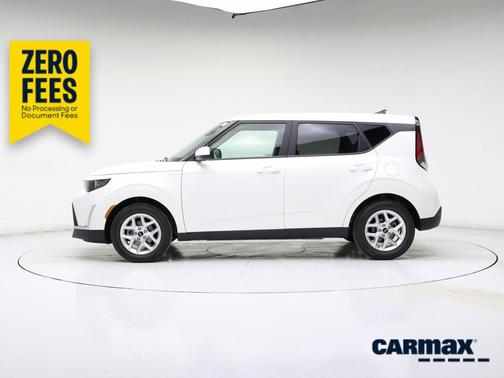 White 2025 Kia Soul LX