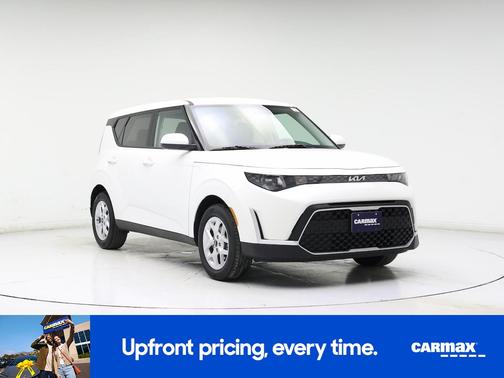 White 2025 Kia Soul LX