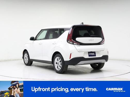 White 2025 Kia Soul LX