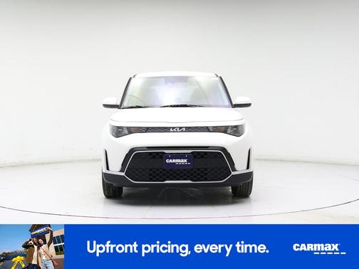 White 2025 Kia Soul LX