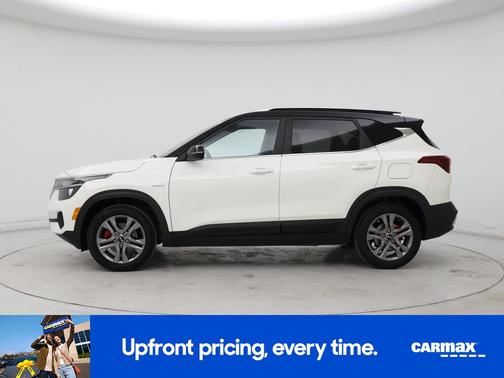 White 2021 Kia Seltos S