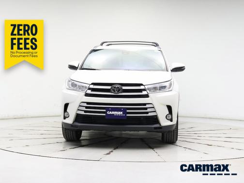 White 2018 Toyota Highlander XLE