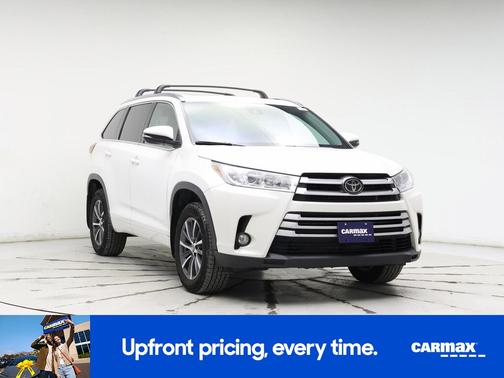 White 2018 Toyota Highlander XLE