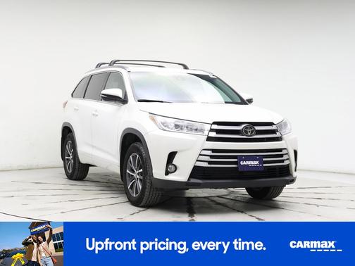 White 2018 Toyota Highlander XLE