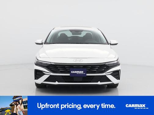 White 2025 Hyundai ELANTRA SEL Convenience