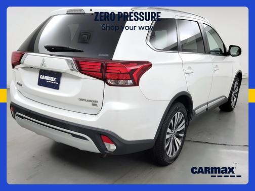 White 2019 Mitsubishi Outlander SEL