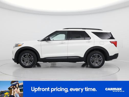 White 2023 Ford Explorer XLT