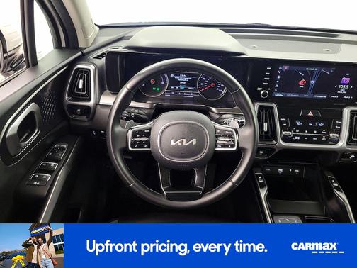 White 2023 Kia Sorento Hybrid EX