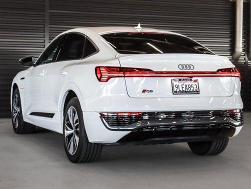 2024 Audi Q8 e-tron Premium Plus