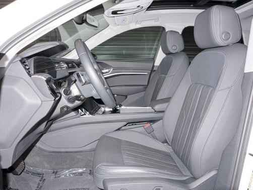 2022 Audi e-tron Premium Plus