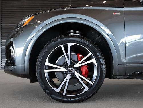 Daytona Gray Pearl Effect 2025 Audi Q5 45 S line Premium Plus
