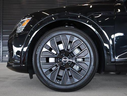 2024 Audi Q8 e-tron Prestige
