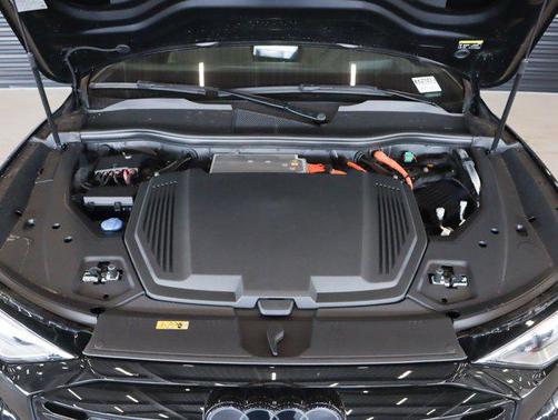 2024 Audi Q8 e-tron Prestige