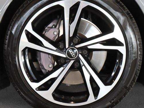 Exclusive Gloss 2023 Audi e-tron GT Premium Plus quattro