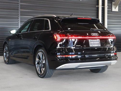 2022 Audi e-tron Premium