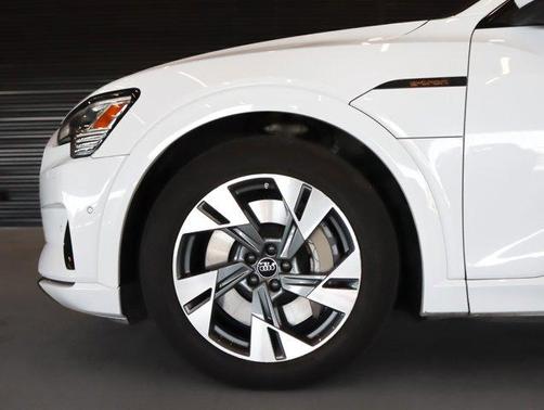 2023 Audi e-tron Premium quattro