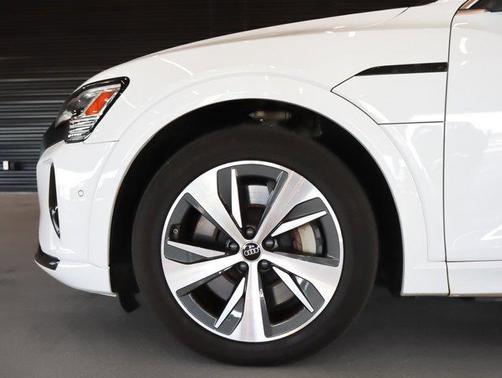 2024 Audi Q8 e-tron Premium Plus