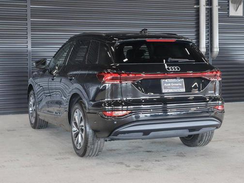 2025 Audi Q6 e-tron Premium quattro