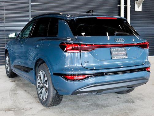 2025 Audi Q6 e-tron Premium Plus quattro