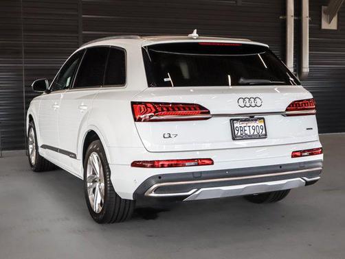 2022 Audi Q7 55 Premium Plus