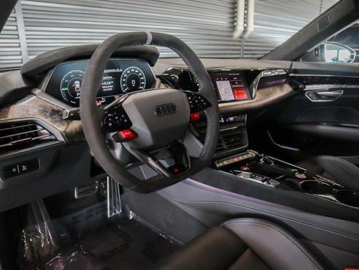 2025 Audi RS e-tron GT performance