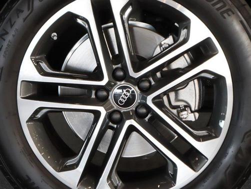 2025 Audi Q5 Premium TFSI quattro S tronic