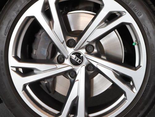 Daytona Gray Pearl Effect 2023 Audi e-tron GT Prestige quattro