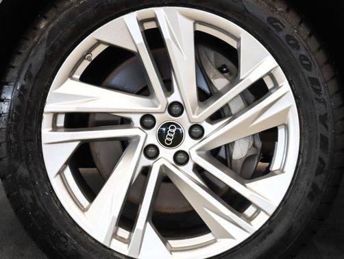 2023 Audi Q7 55 Premium Plus