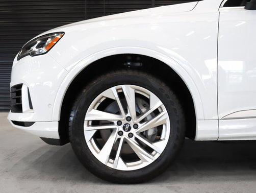 2023 Audi Q7 55 Premium Plus