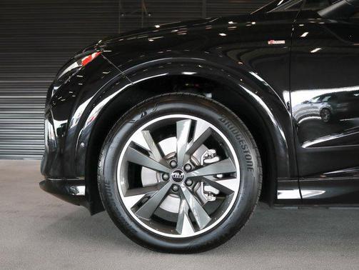 2024 Audi Q4 e-tron Premium Plus 55 quattro