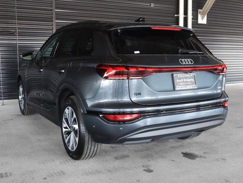 2025 Audi Q6 e-tron Premium quattro