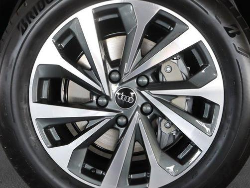 2025 Audi Q6 e-tron Premium quattro
