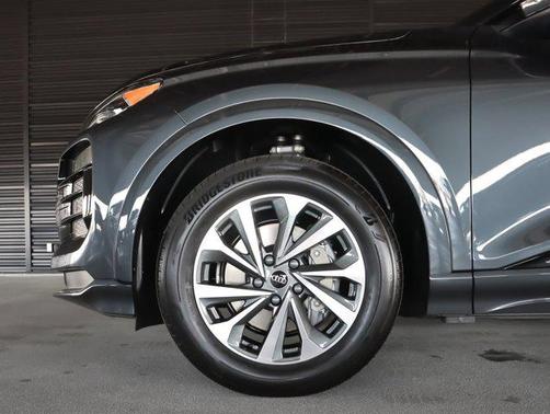 2025 Audi Q6 e-tron Premium quattro