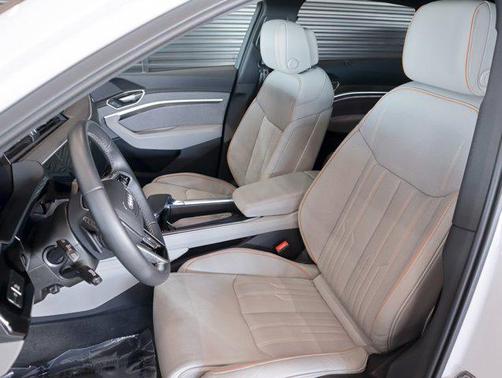 2024 Audi Q8 e-tron Prestige