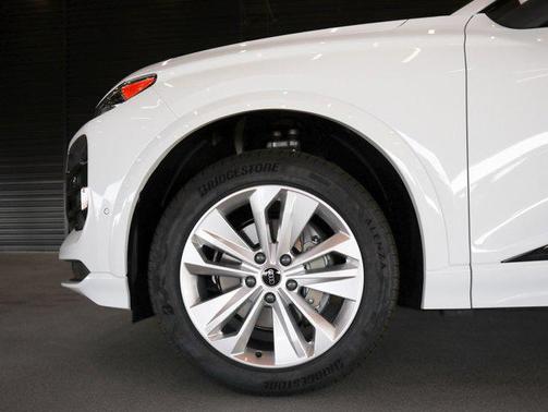 2025 Audi Q6 e-tron Premium