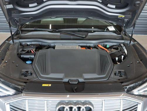 2022 Audi e-tron Premium Plus