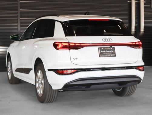 2025 Audi Q6 e-tron Premium