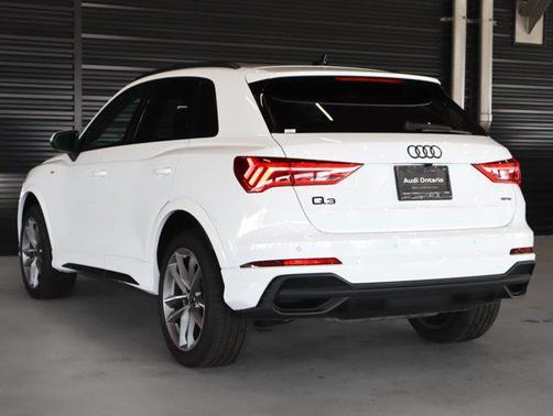 2025 Audi Q3 Premium 45 TFSI S line quattro Tiptronic